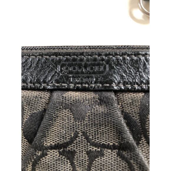 COACH Signature C Wristlet Black Zip MSRP $98 - Picture 2 of 7